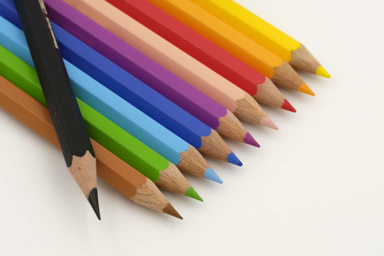 Fujifilm X-T2 + Fujifilm XF 80mm F2.8 R LM OIS WR Macro sample photo. Colored pencils, pens, colour photography