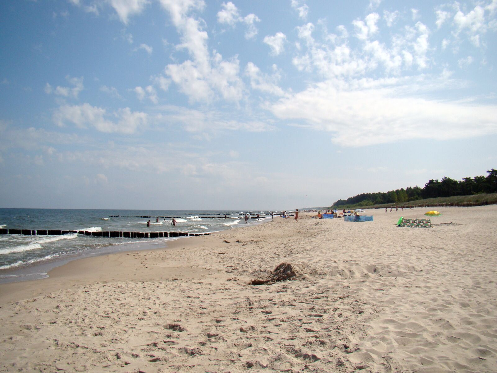 Sony Cyber-shot DSC-H50 sample photo. Beach, sand, summer photography