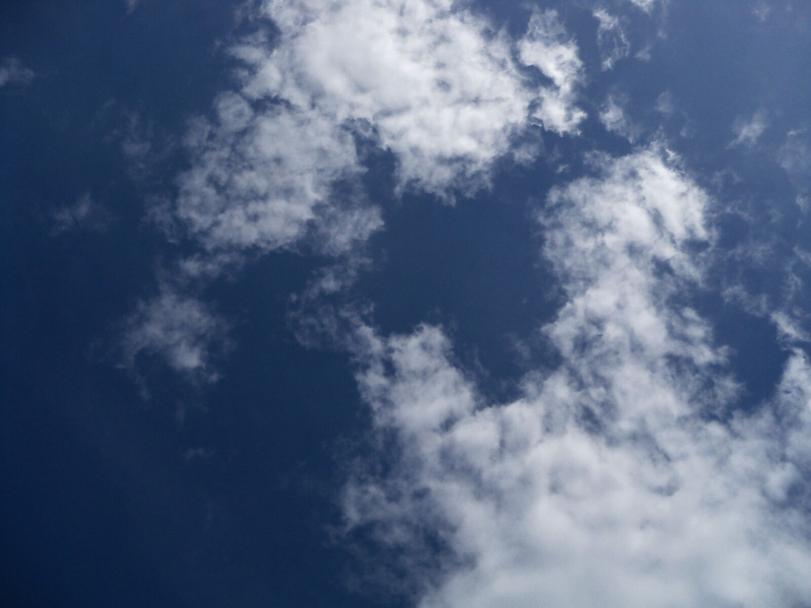 Kodak EasyShare Z915 sample photo. Clouds, sky, blue photography