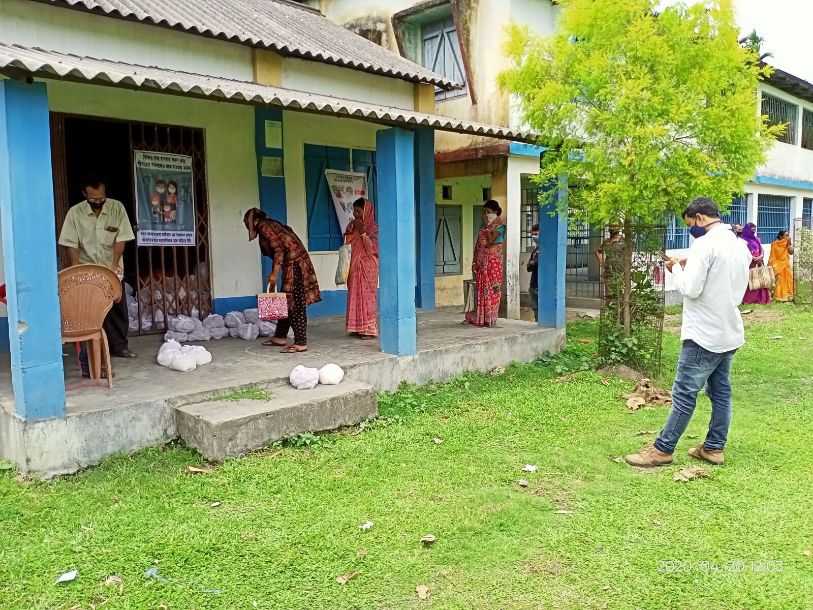 Realme C3 sample photo. School, ground, people photography
