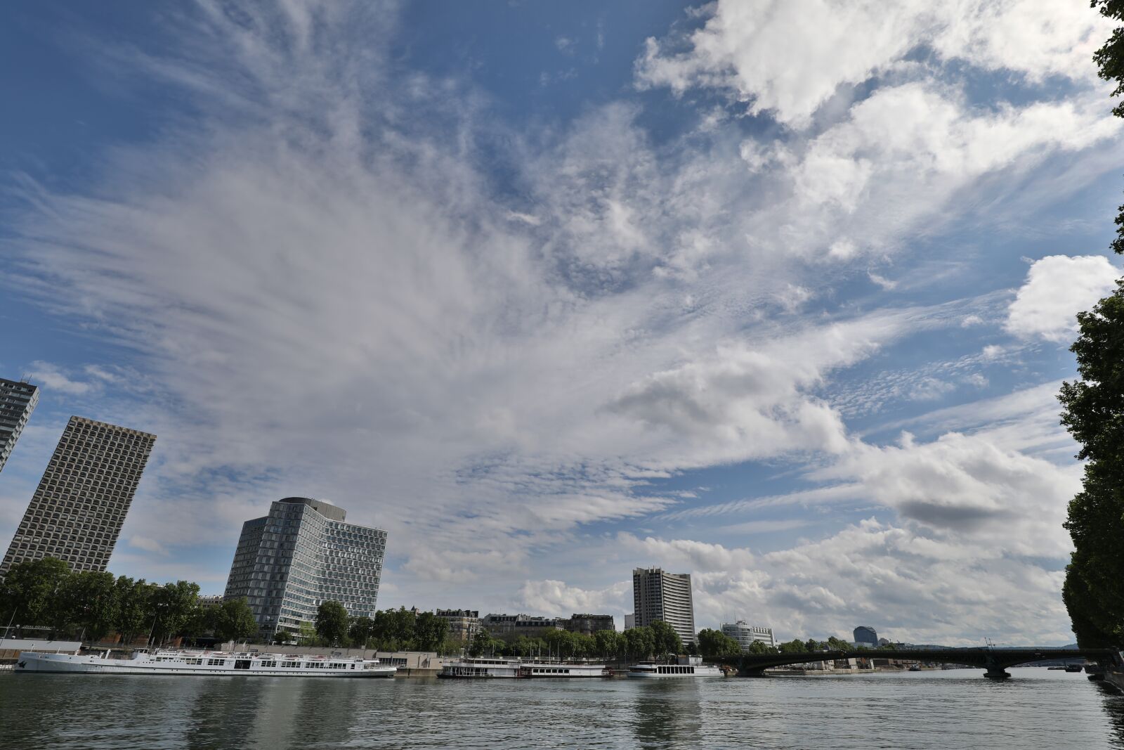 Canon EF 16-35mm F4L IS USM sample photo. Seine, sky, containment photography