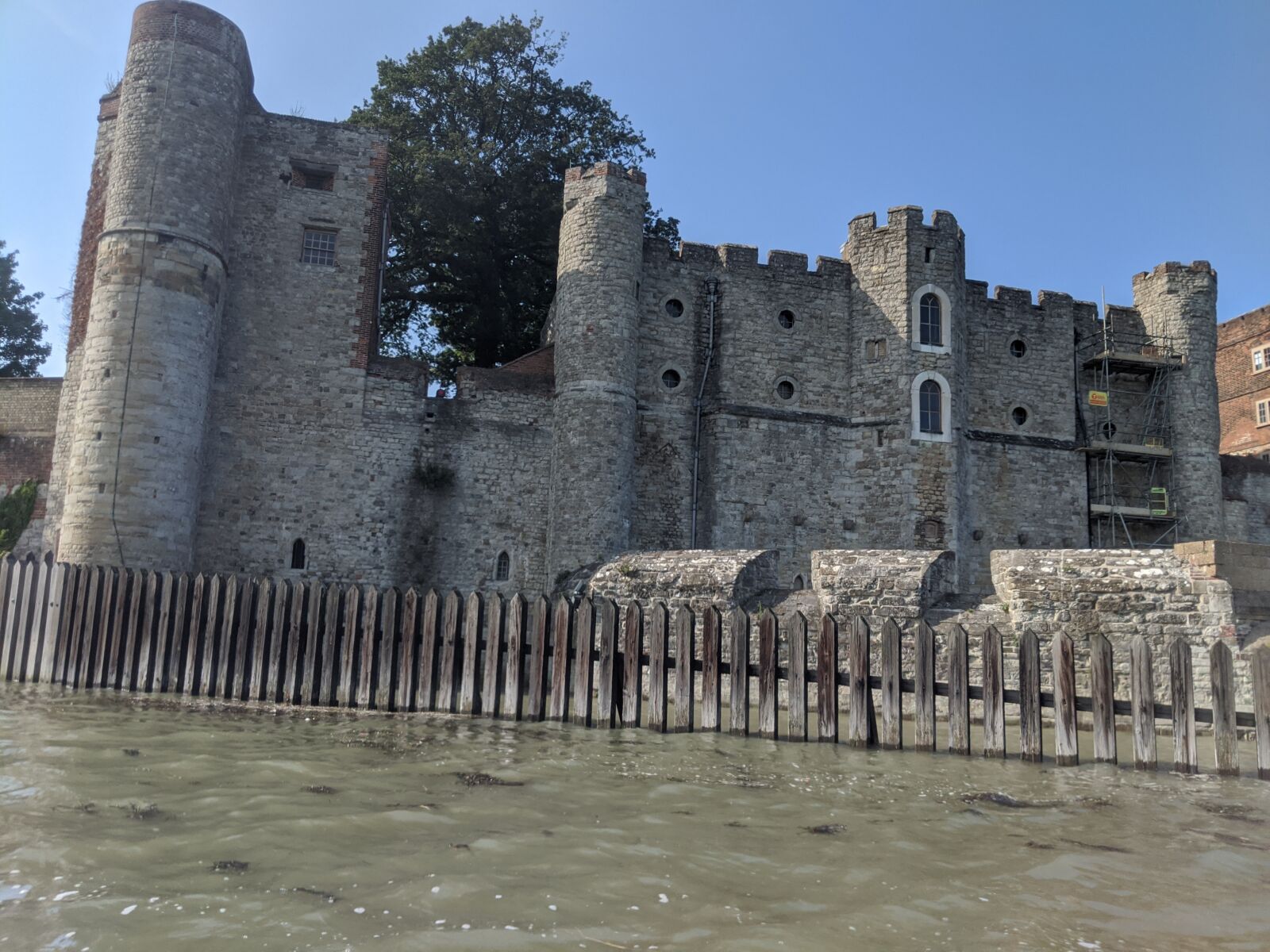Google Pixel 2 XL sample photo. Castle, river, boat photography