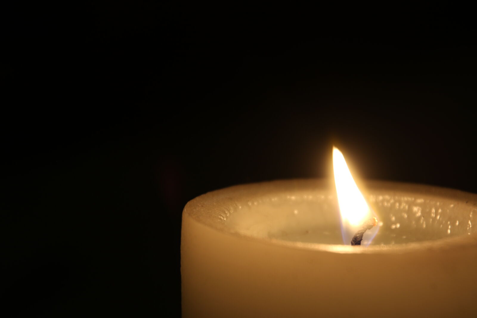 Canon EOS 7D Mark II sample photo. Bright, burn, candle, date photography