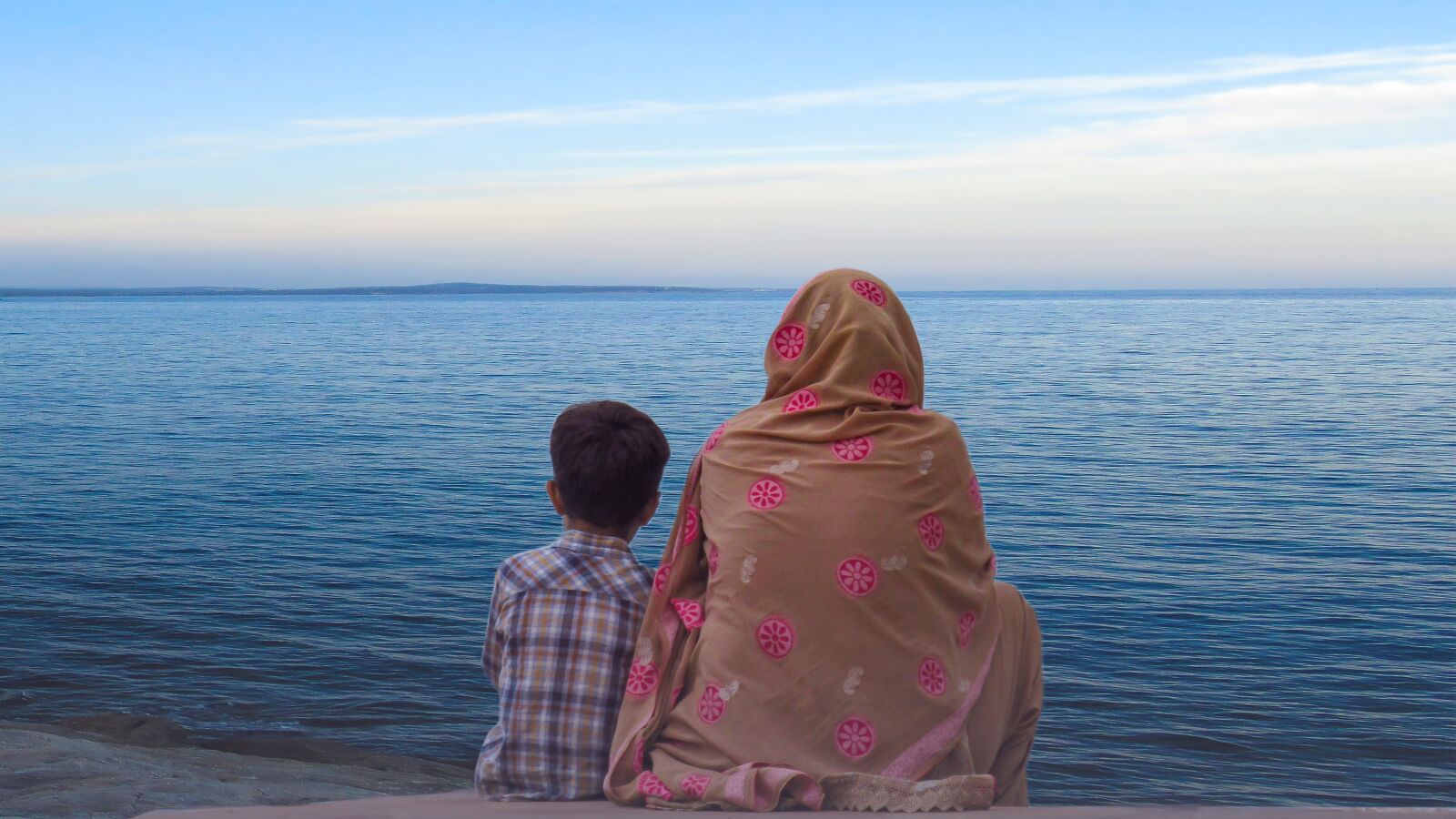 Canon PowerShot SX410 IS sample photo. Women, child, sea photography