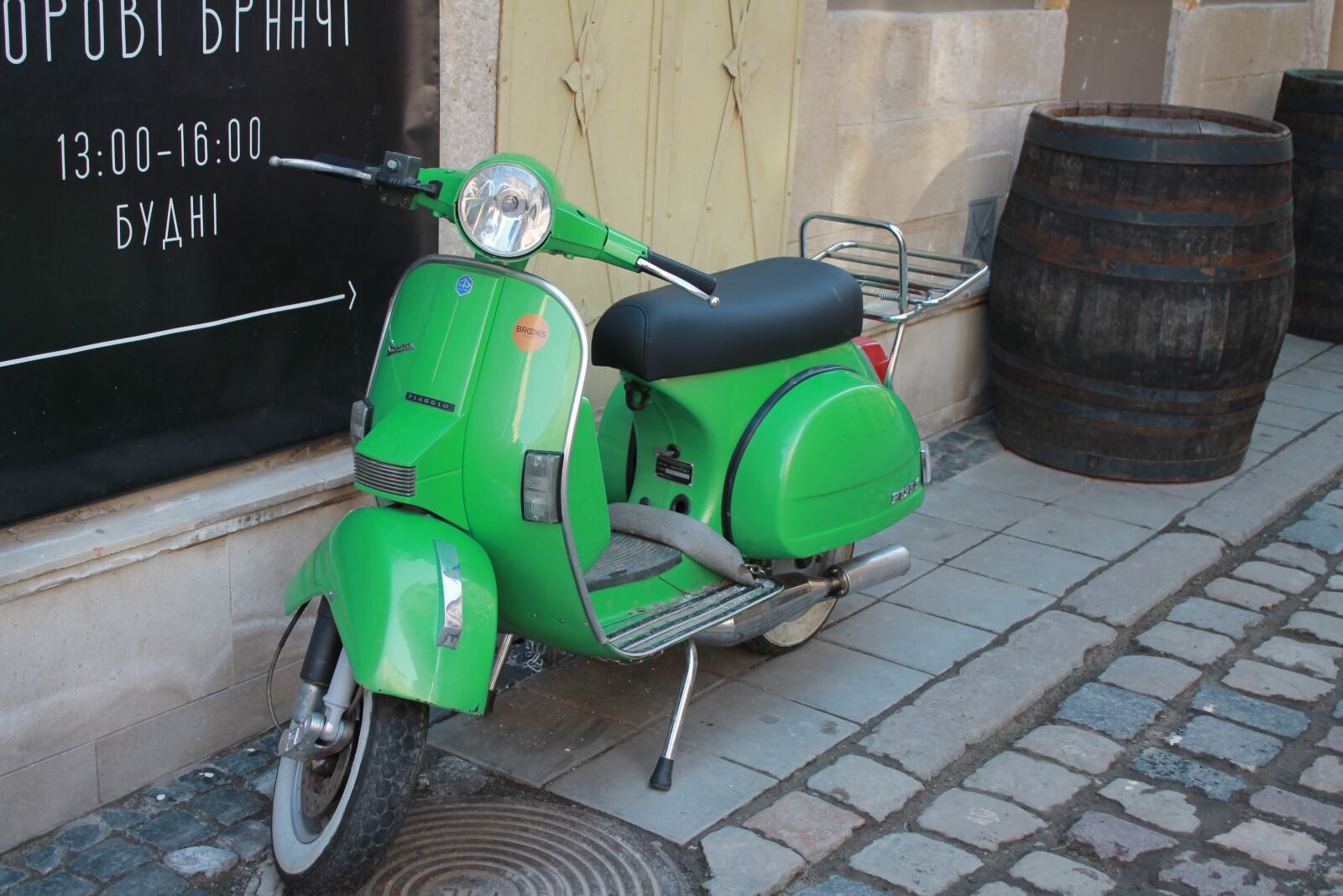Canon EOS 1100D (EOS Rebel T3 / EOS Kiss X50) sample photo. Moped, means of transport photography