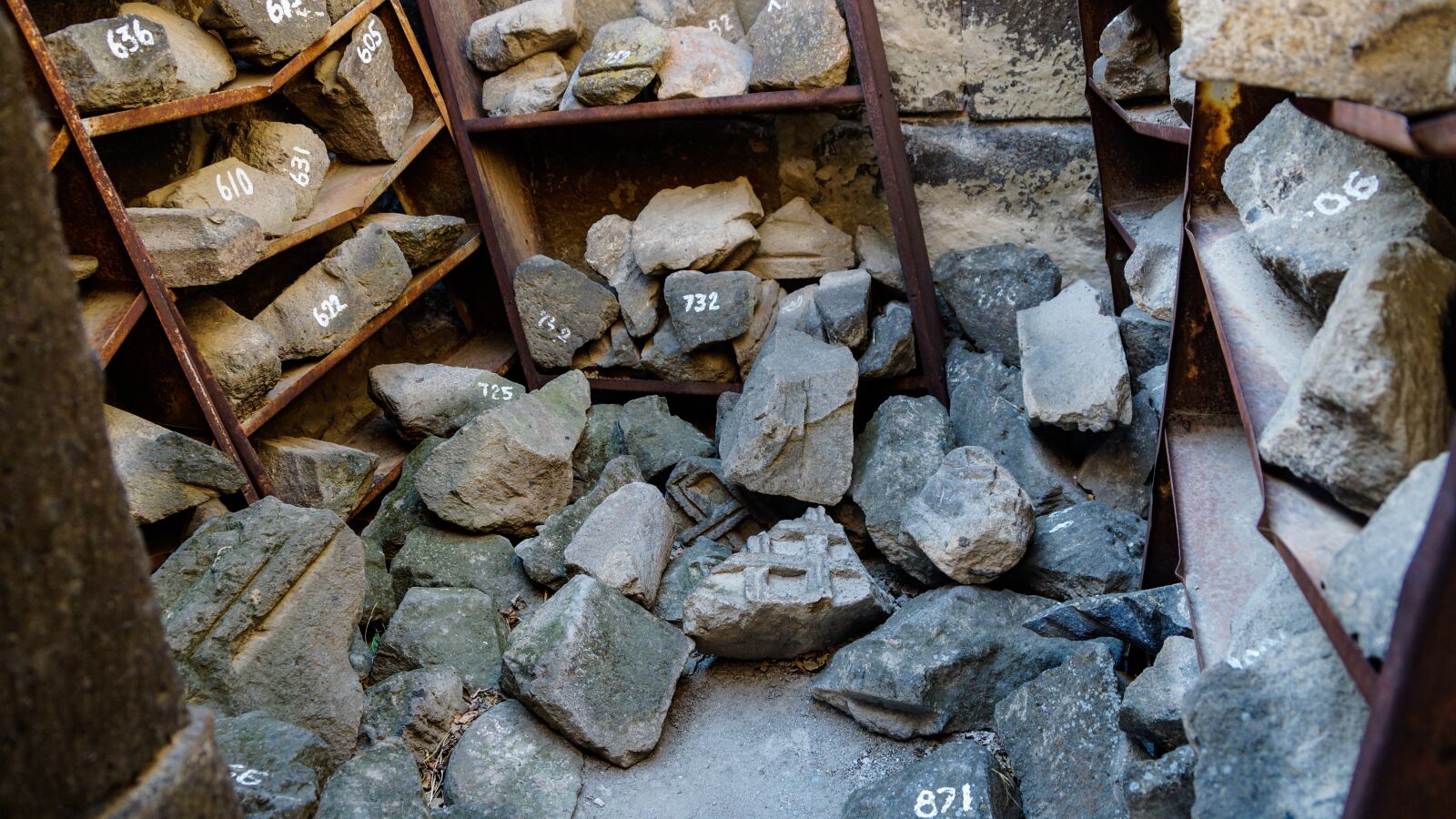 Sony DT 18-135mm F3.5-5.6 SAM sample photo. Archeology, ruin, stones photography