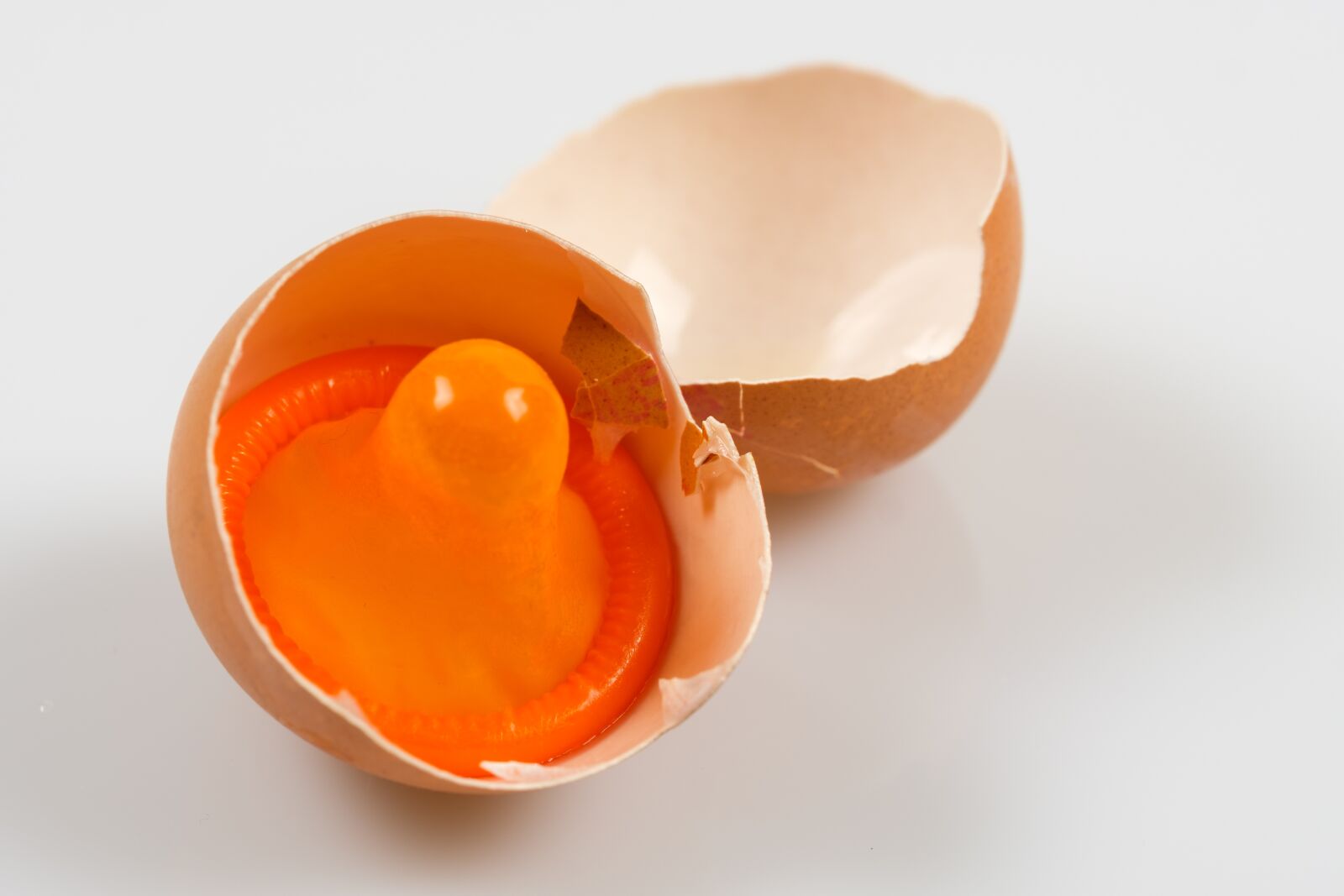 Fujifilm X-T2 + Fujifilm XF 80mm F2.8 R LM OIS WR Macro sample photo. Egg, kinder surprise, surprise photography