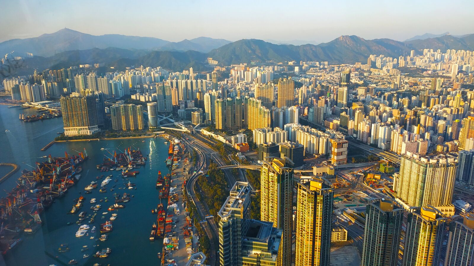 Xiaomi MI MAX 3 sample photo. Sky100, hong kong, icc photography