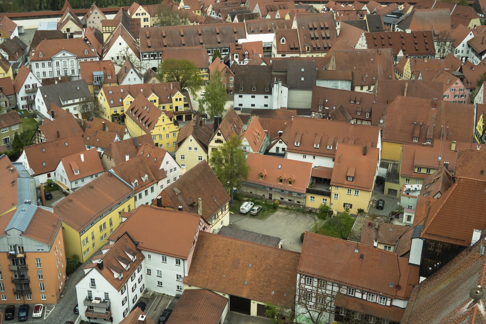 Sony a6300 + Sigma 30mm F2.8 EX DN sample photo. Nördlingen, city, houses photography