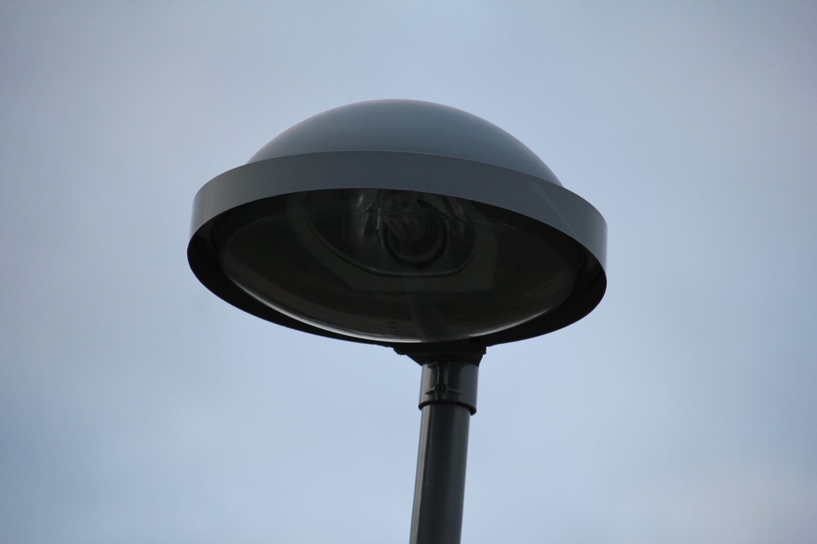 Canon EOS 550D (EOS Rebel T2i / EOS Kiss X4) sample photo. Street lamp, light, urban photography