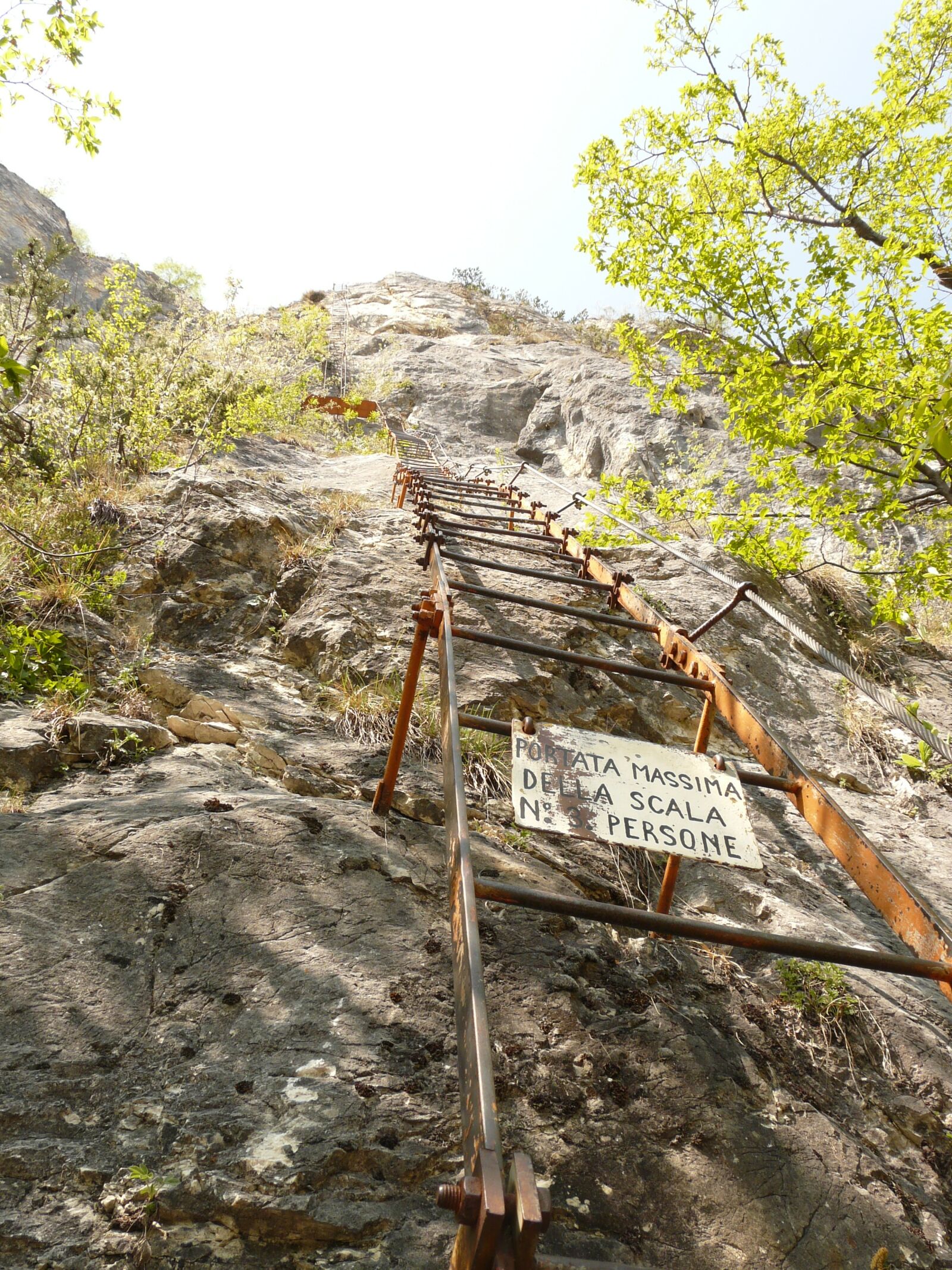 Panasonic DMC-FZ18 sample photo. Via dell'amicizia, climbing platform photography