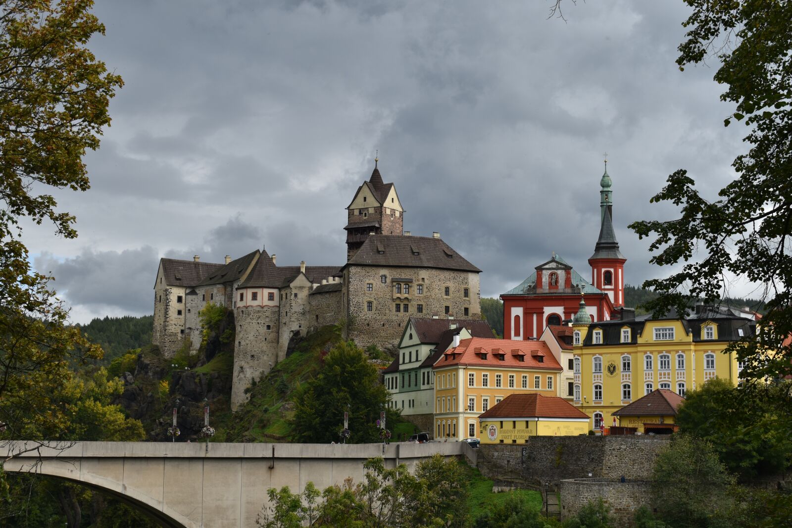 Nikon D3500 sample photo. Castle, elbow, monument photography