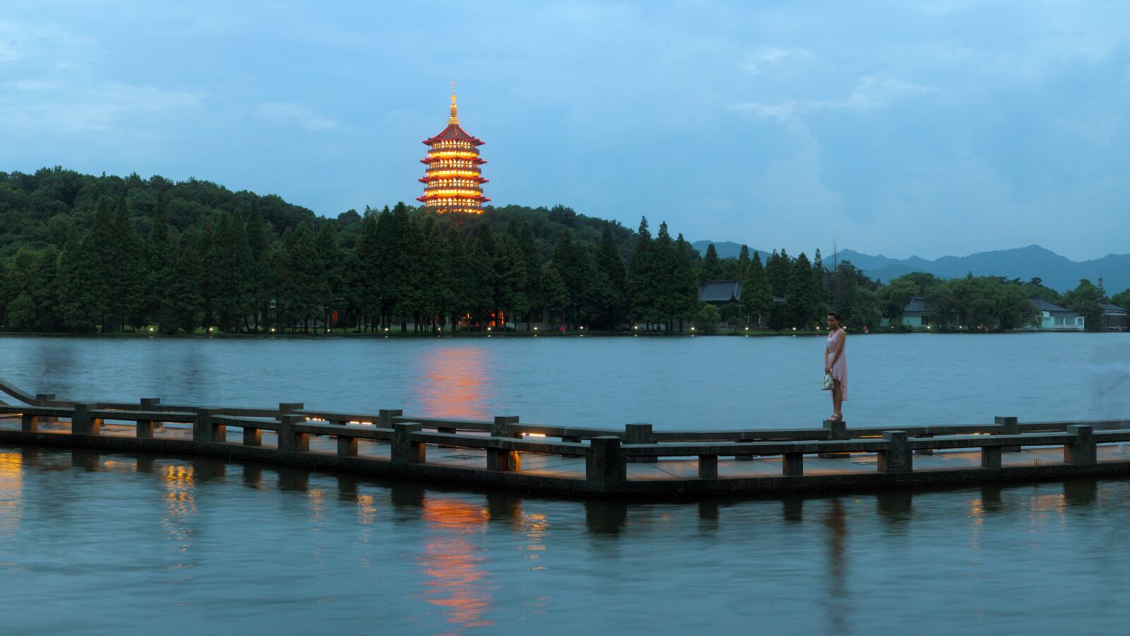Canon EOS 5D Mark II sample photo. Hangzhou west lake night photography