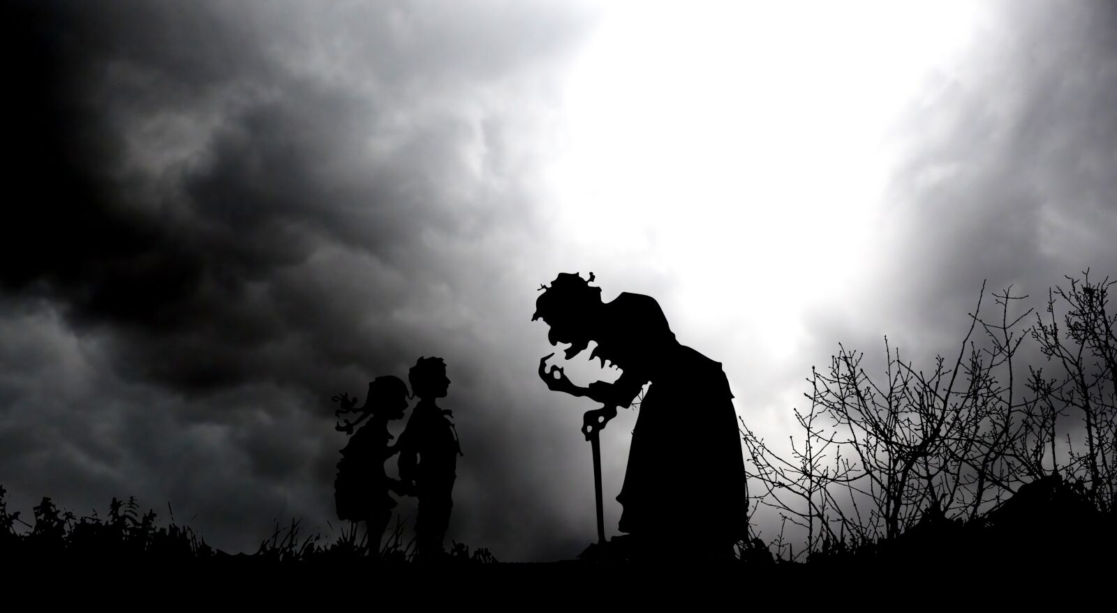 Panasonic Lumix DMC-FZ200 sample photo. Night, children, witch photography