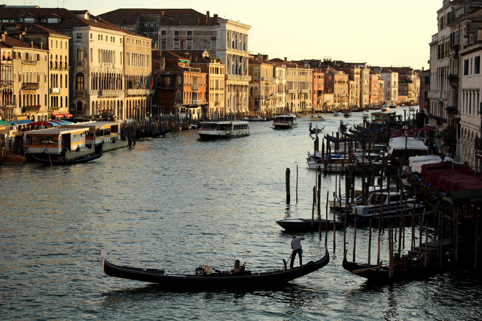 Canon EOS 1200D (EOS Rebel T5 / EOS Kiss X70 / EOS Hi) sample photo. Venice, canal, summer photography