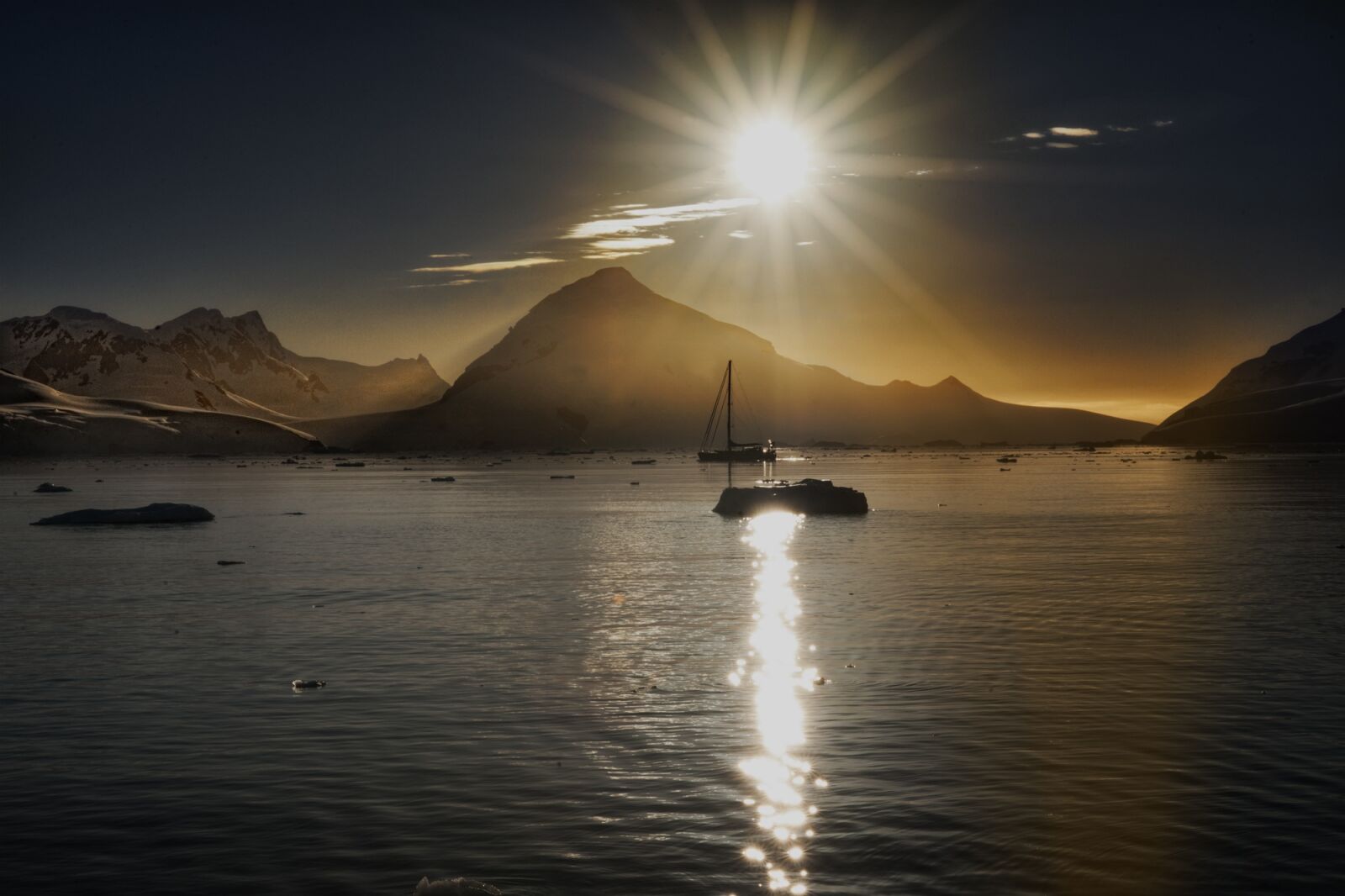 Nikon D3X sample photo. Waters, sunset, dawn photography