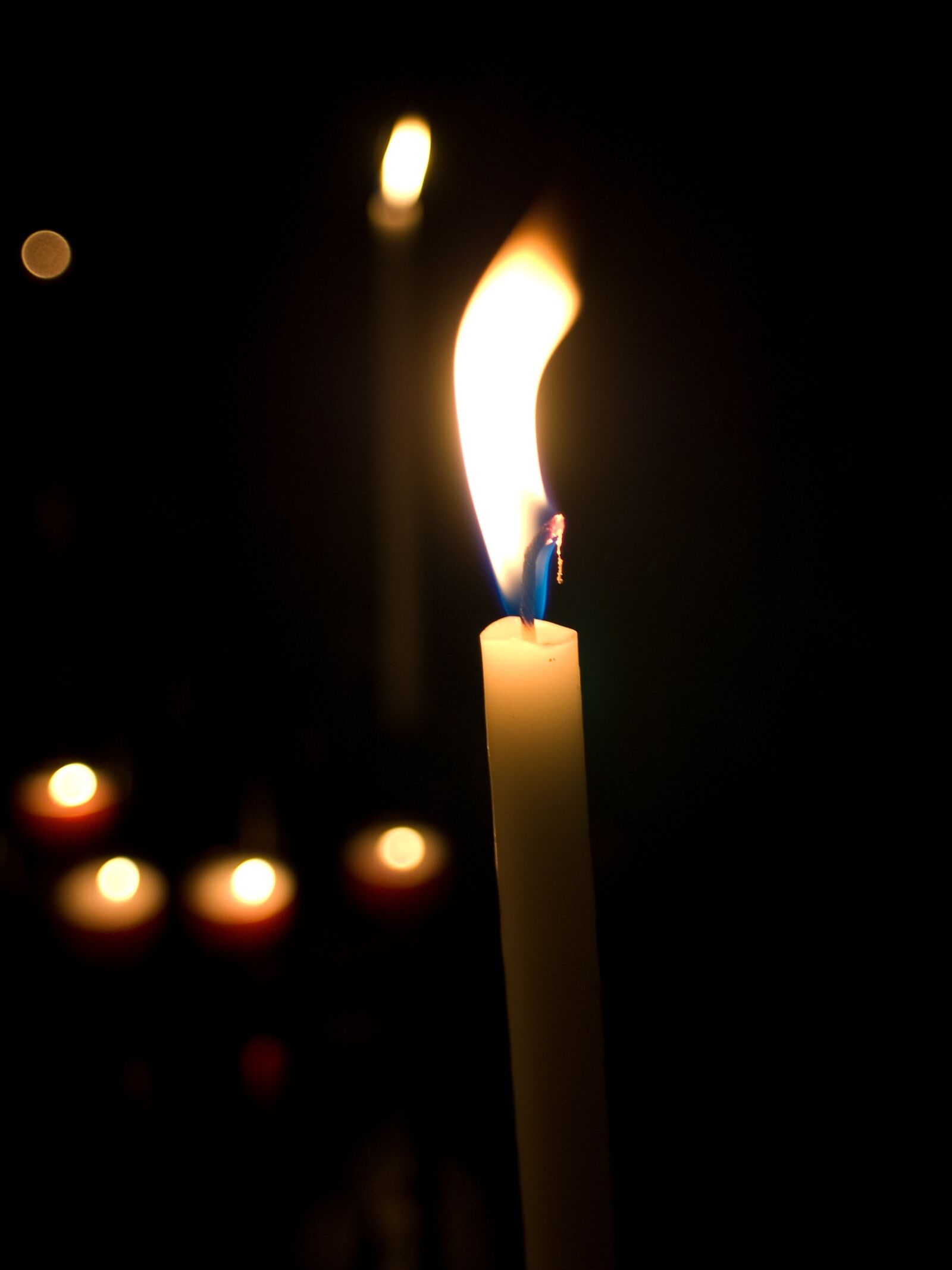 Nikon D50 sample photo. Candle, cathedral, inside photography
