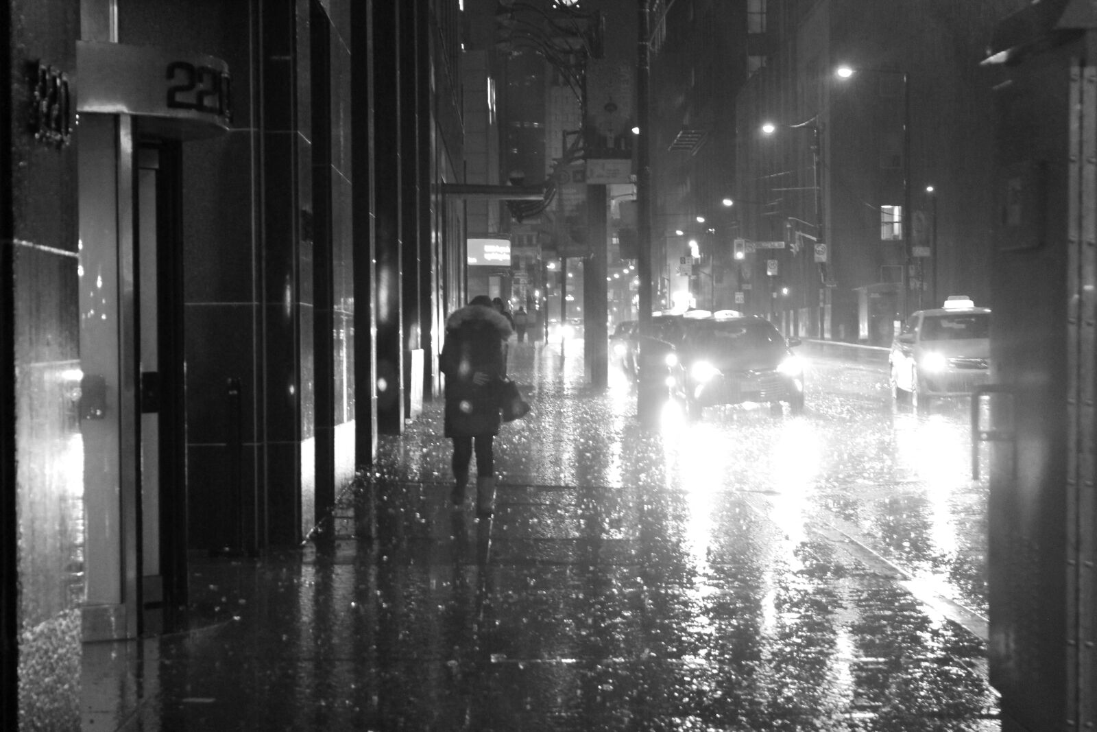 Canon EOS 650D (EOS Rebel T4i / EOS Kiss X6i) sample photo. City, rain, urban photography