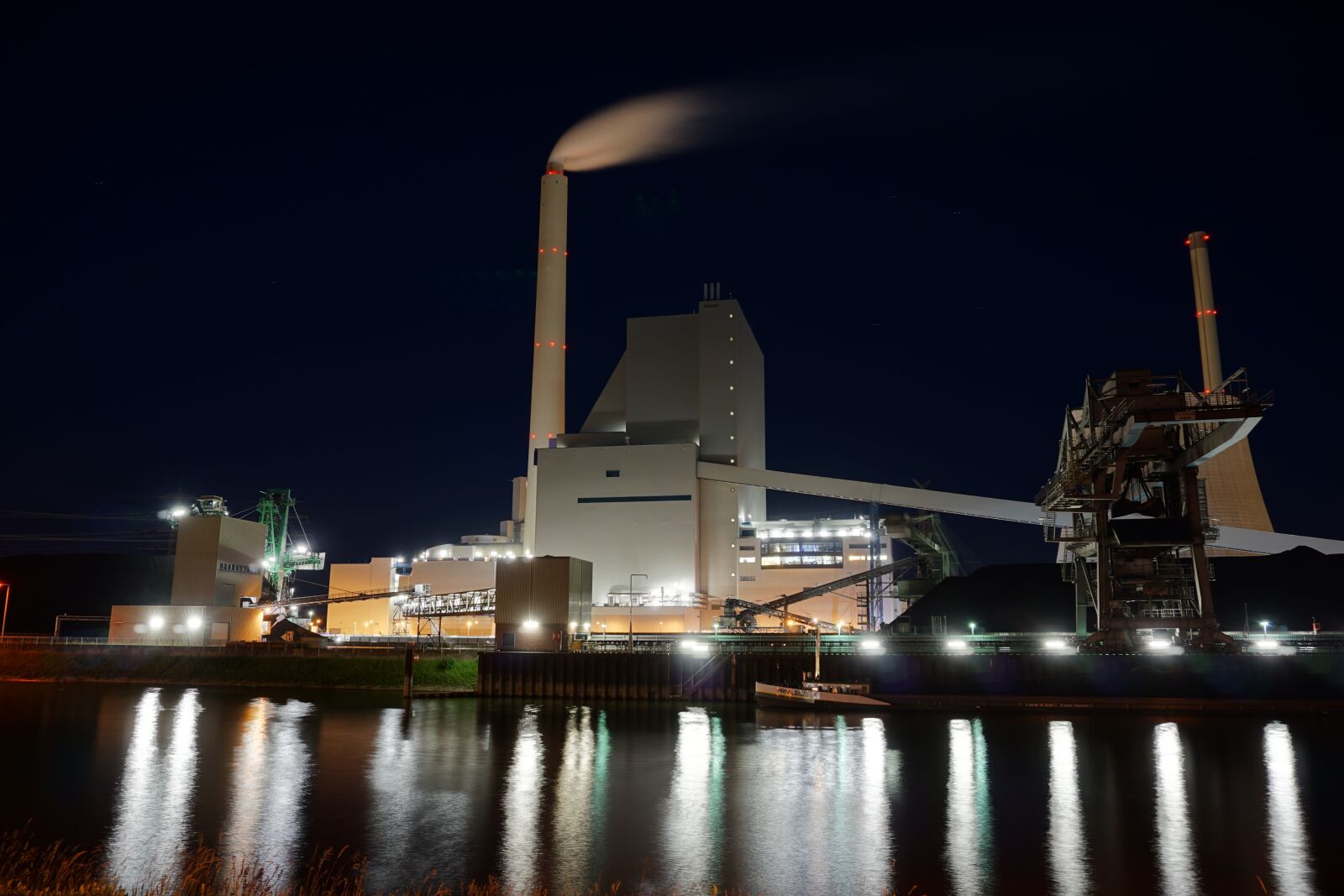 Sony a6000 sample photo. Night, industry, night photograph photography
