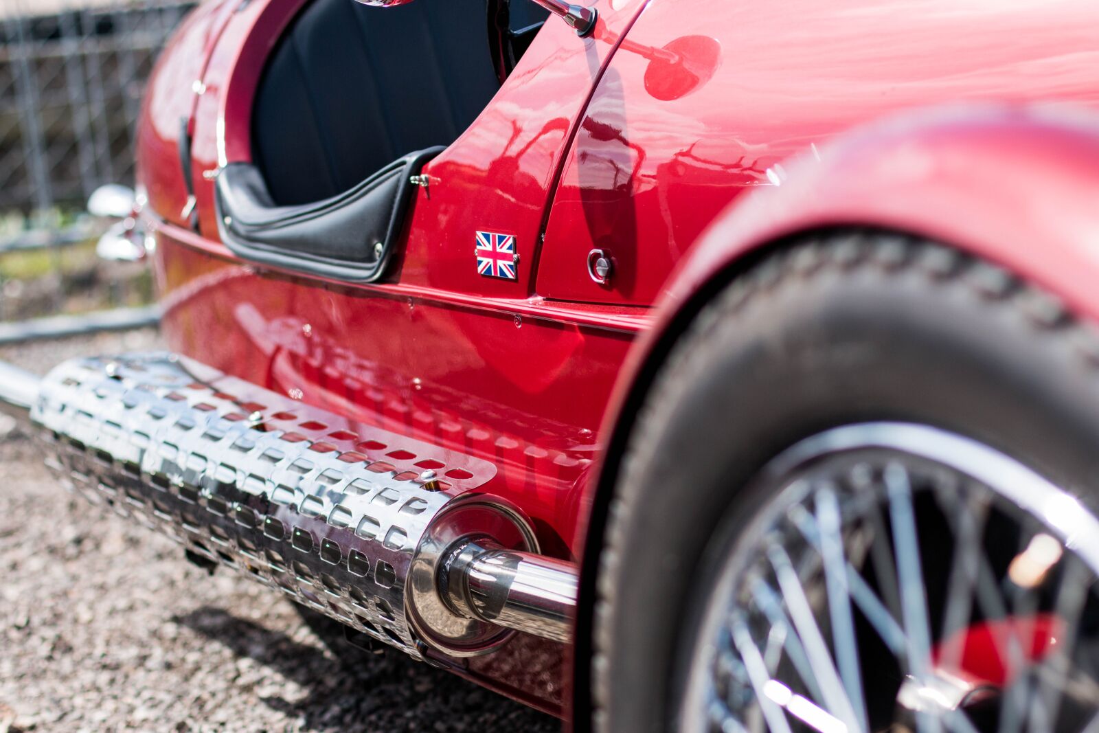 Canon EOS 70D + Canon EF 50mm F1.4 USM sample photo. Car, fast car, nice photography