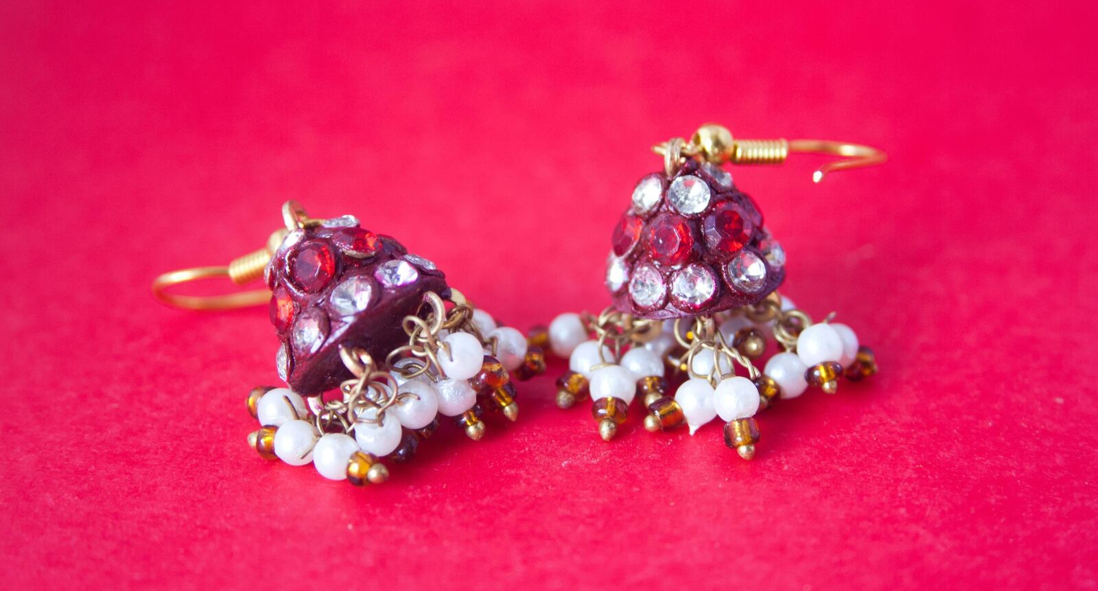 Canon EOS 1000D (EOS Digital Rebel XS / EOS Kiss F) sample photo. Jewelry, gold, earrings, luxury photography