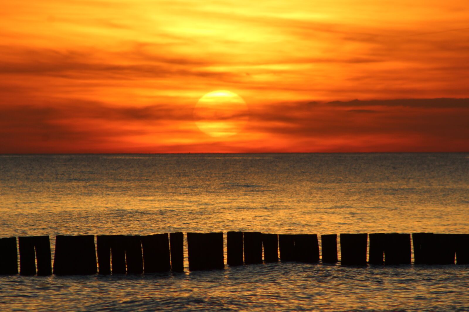 Canon EF 75-300mm f/4-5.6 USM sample photo. Sunset, sea, sunset sea photography