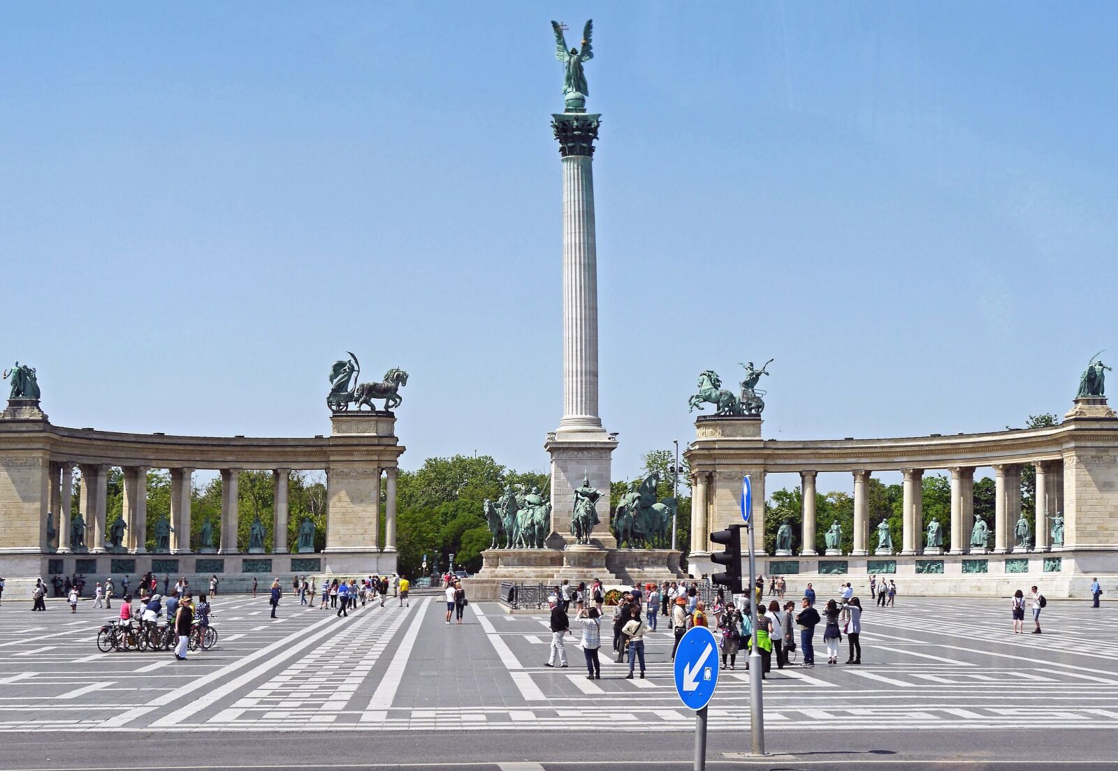 Panasonic Lumix DMC-GH3 sample photo. Monument, landscape, people, tourist photography