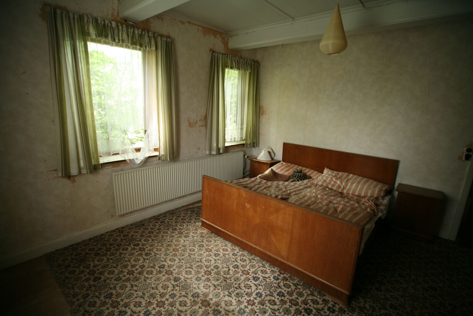 Sigma 17-35mm f/2.8-4 EX DG Aspherical HSM sample photo. Bed, bedroom, curtains, design photography