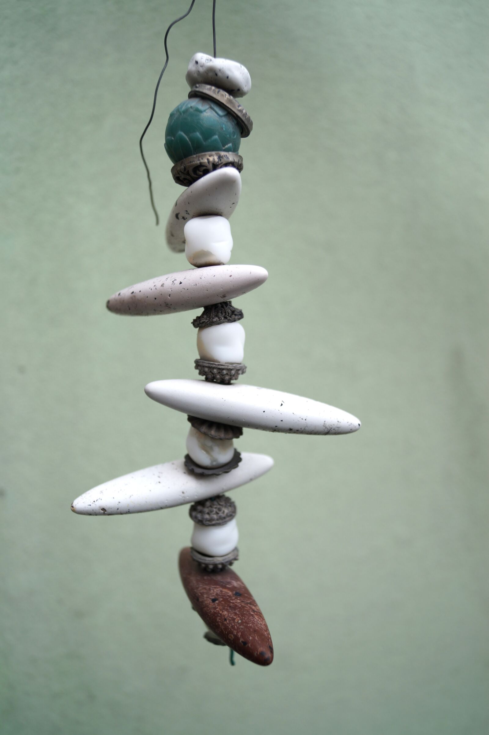 Sony DT 18-55mm F3.5-5.6 SAM II sample photo. Chain, stones, jewellery photography