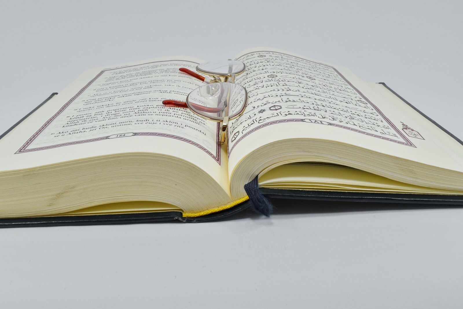 Nikon D5500 sample photo. Arabic, book, eyeglasses, islam photography
