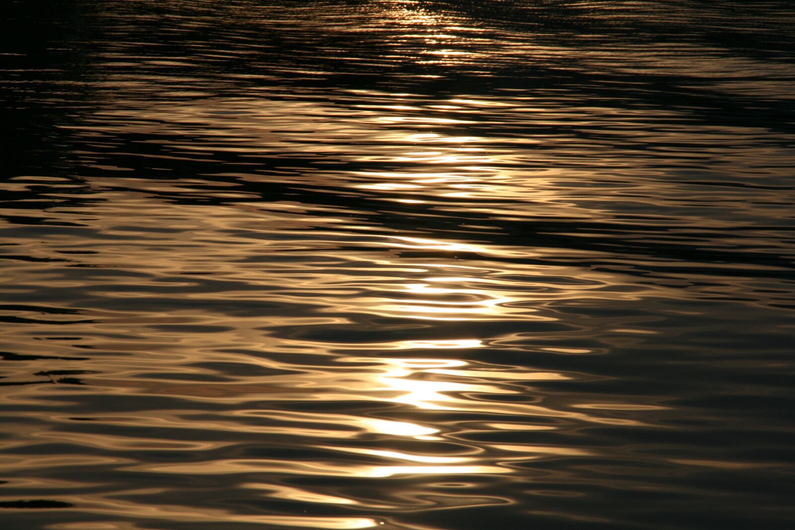 Canon EOS 400D (EOS Digital Rebel XTi / EOS Kiss Digital X) sample photo. Gold, twilight, sea photography