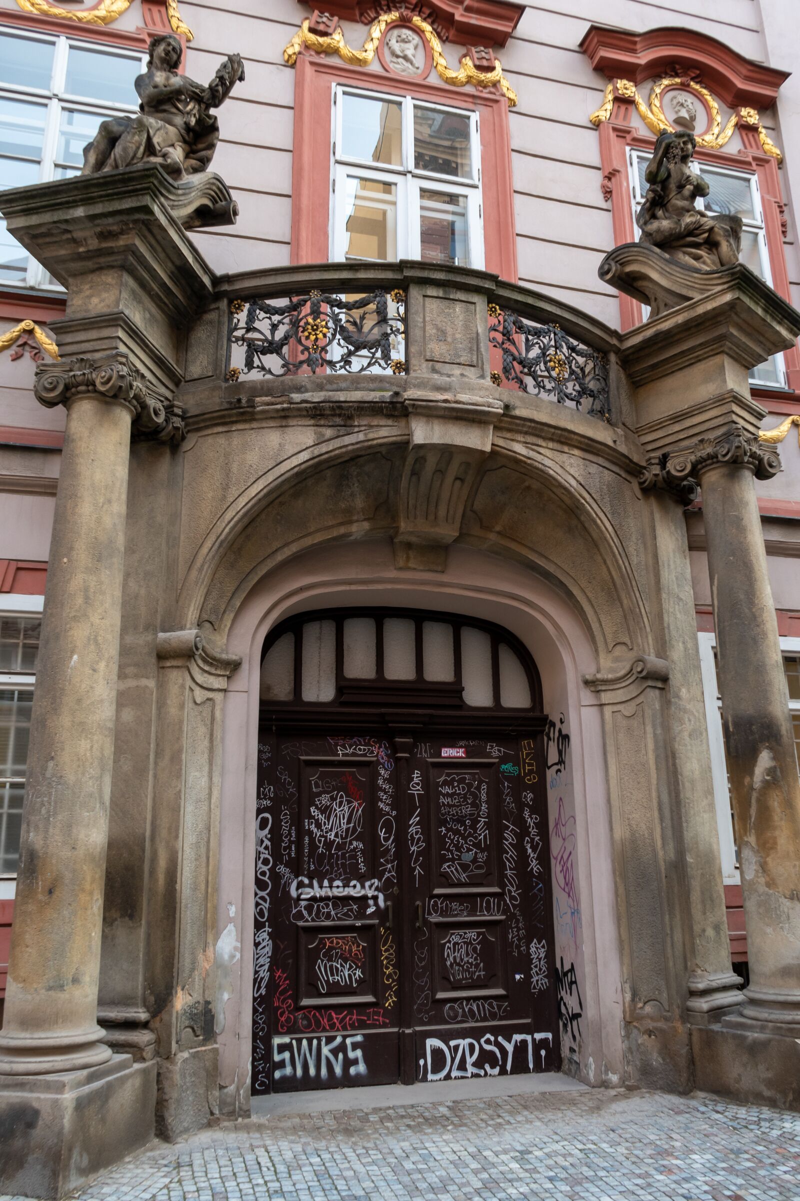 Canon PowerShot G7 X Mark II sample photo. Baroque, gothic door, doorway photography