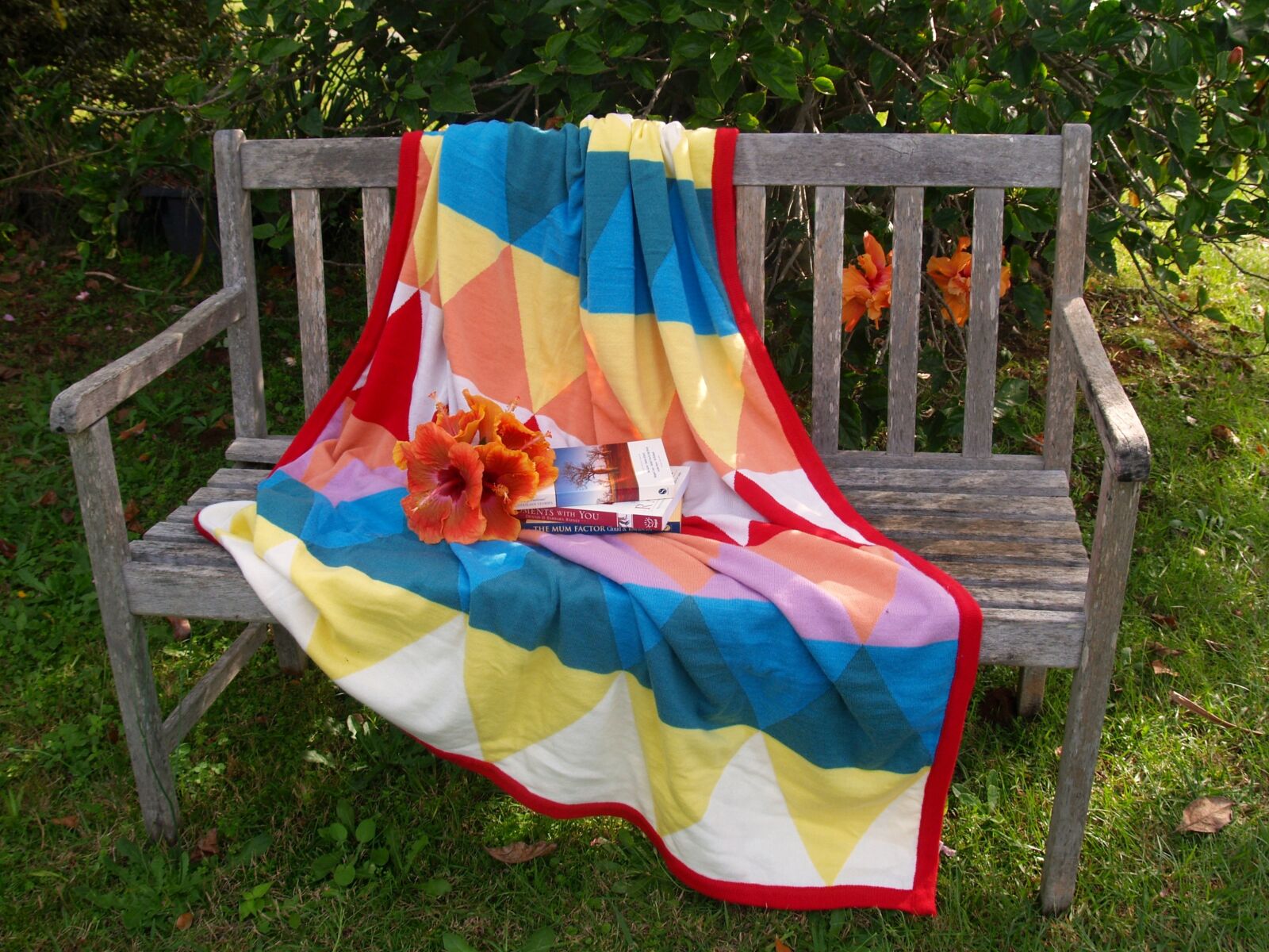 Olympus E-300 (EVOLT E-300) sample photo. Bench, seat, rug photography