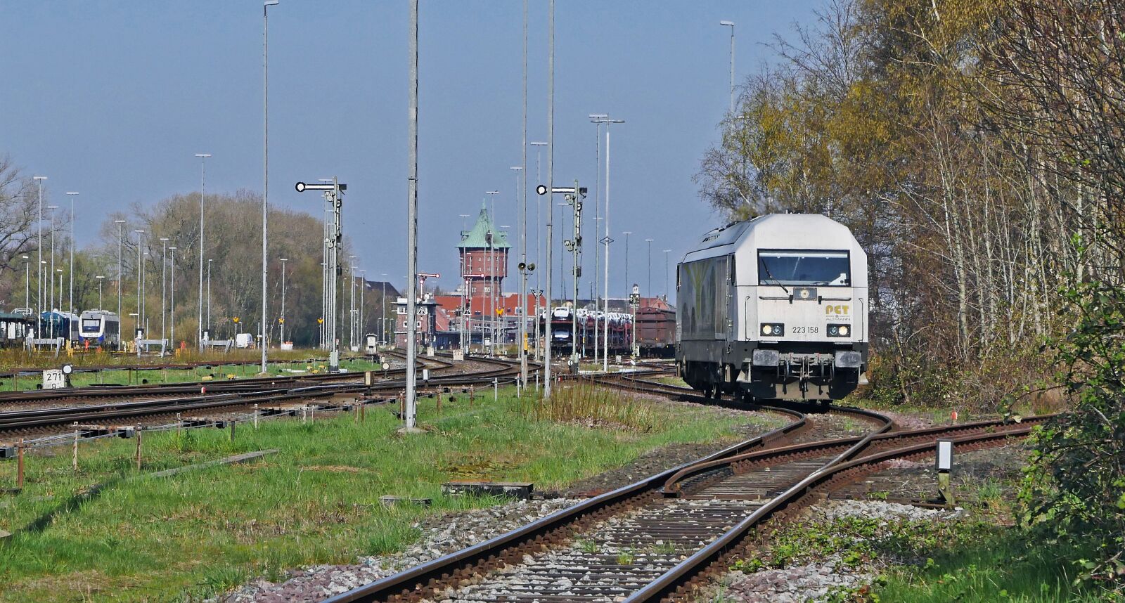 Panasonic Lumix DMC-GX8 sample photo. Cuxhaven, hbf, tracks photography