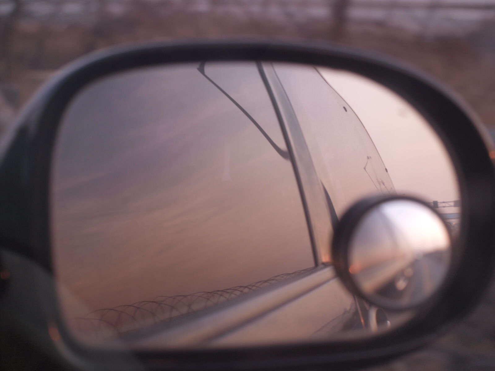 Olympus E-420 (EVOLT E-420) sample photo. Mirror, rearview, mirror photography