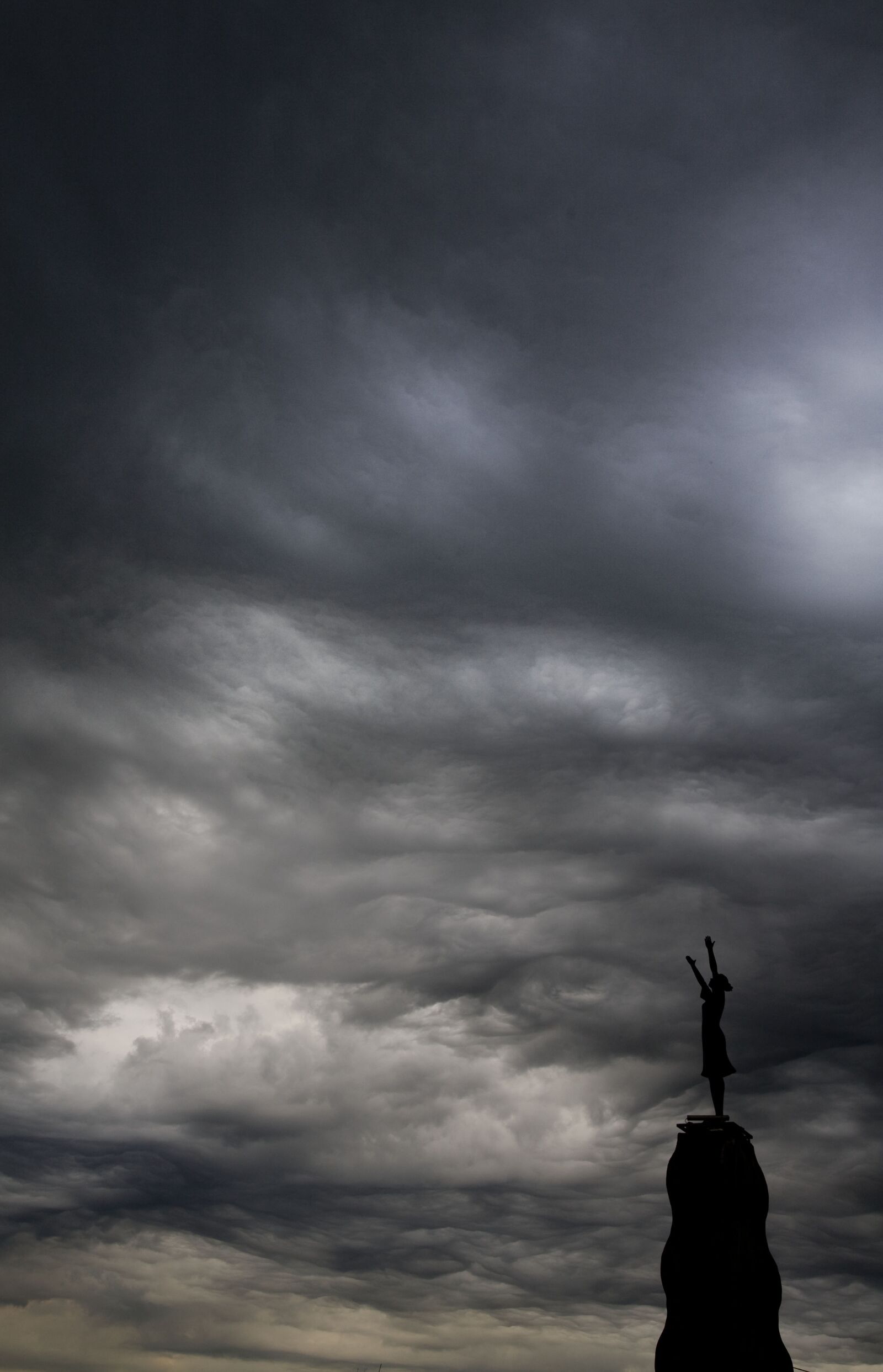 Canon EOS 5D sample photo. Sunset, sculpture, women who photography