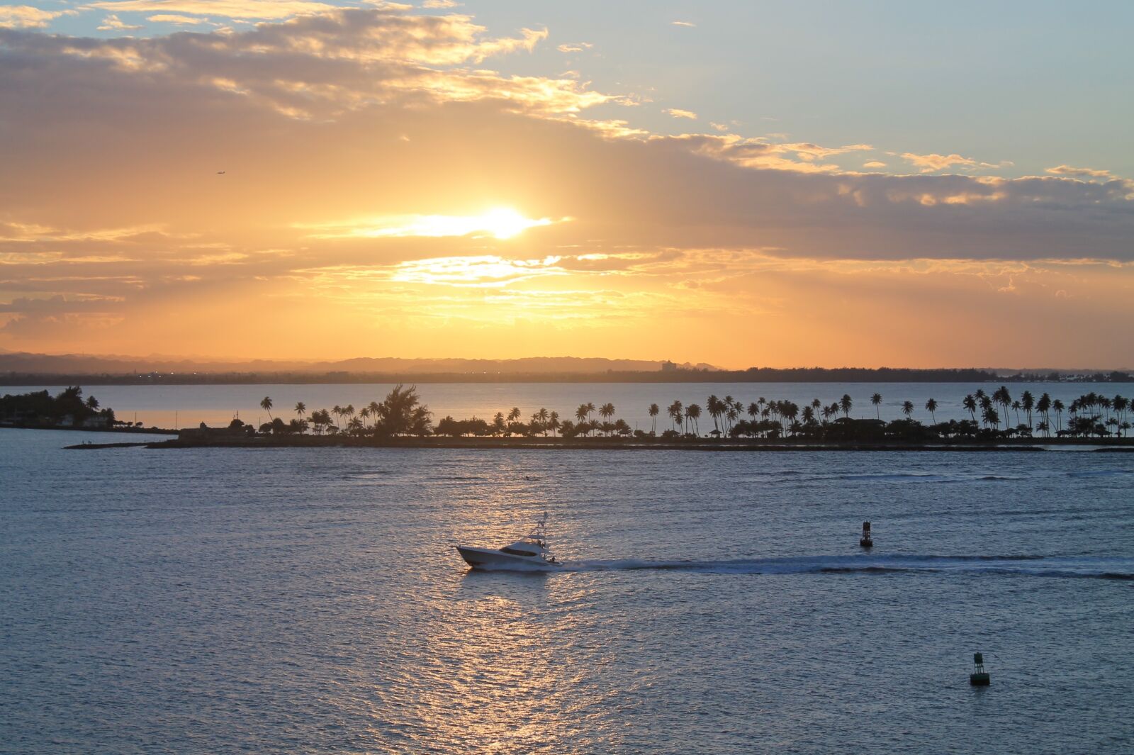 Canon EOS 1100D (EOS Rebel T3 / EOS Kiss X50) sample photo. Sunset, boat, puerto rico photography