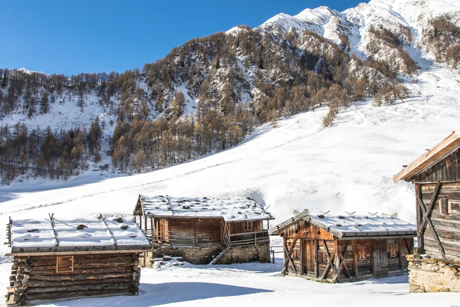 Canon EOS 7D Mark II sample photo. Snow, winter, cold, chalet photography