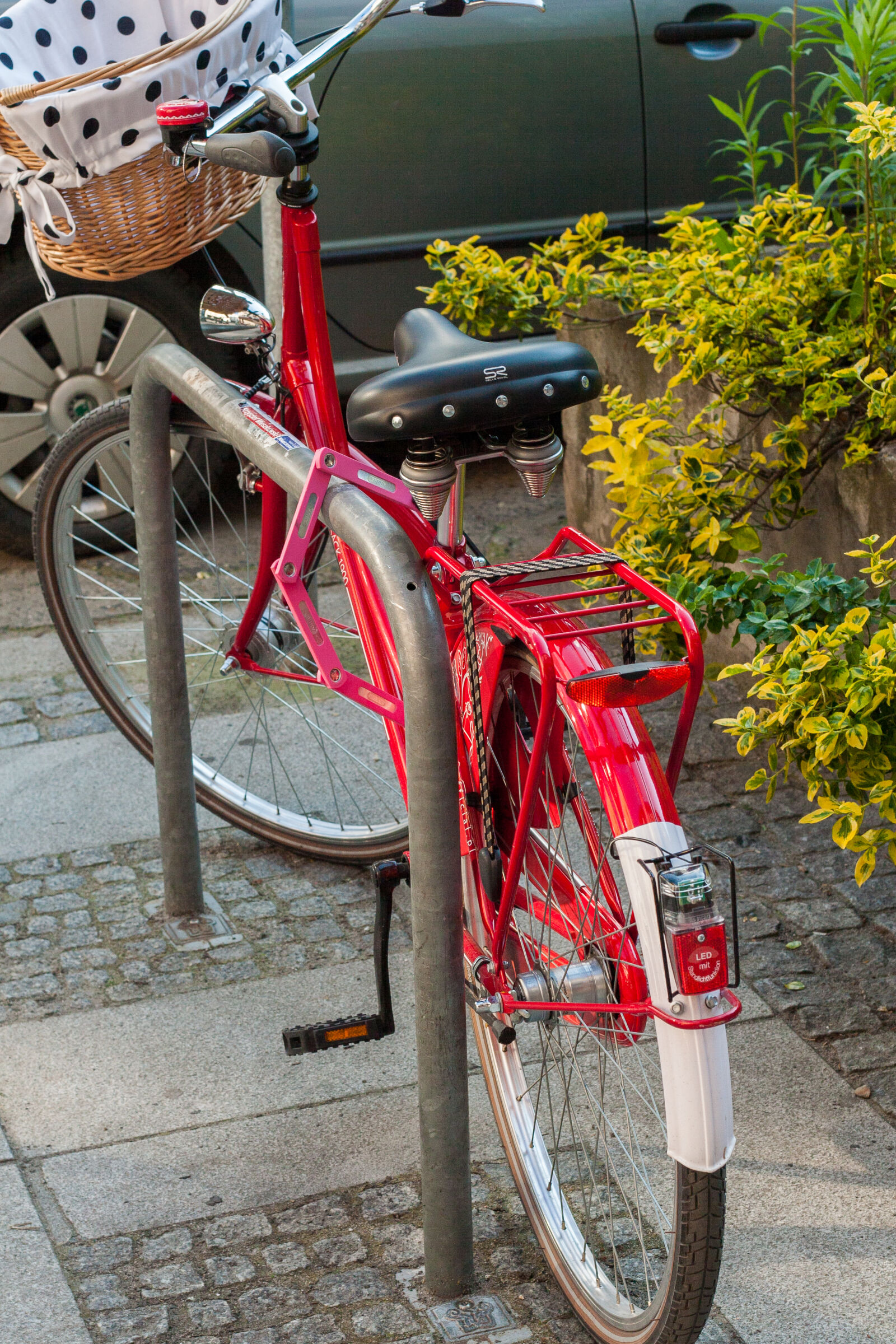 Canon EOS 30D + Canon EF 50mm F1.8 II sample photo. Bike, classic, bike, red photography