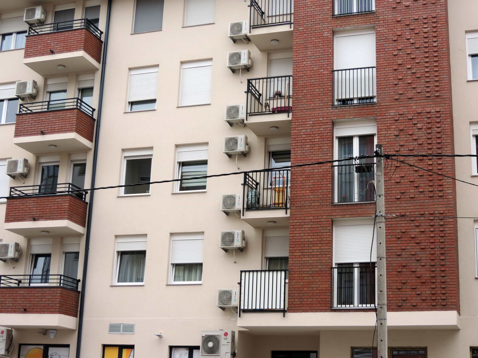Nikon Coolpix P520 sample photo. City, balcony, house, urban photography