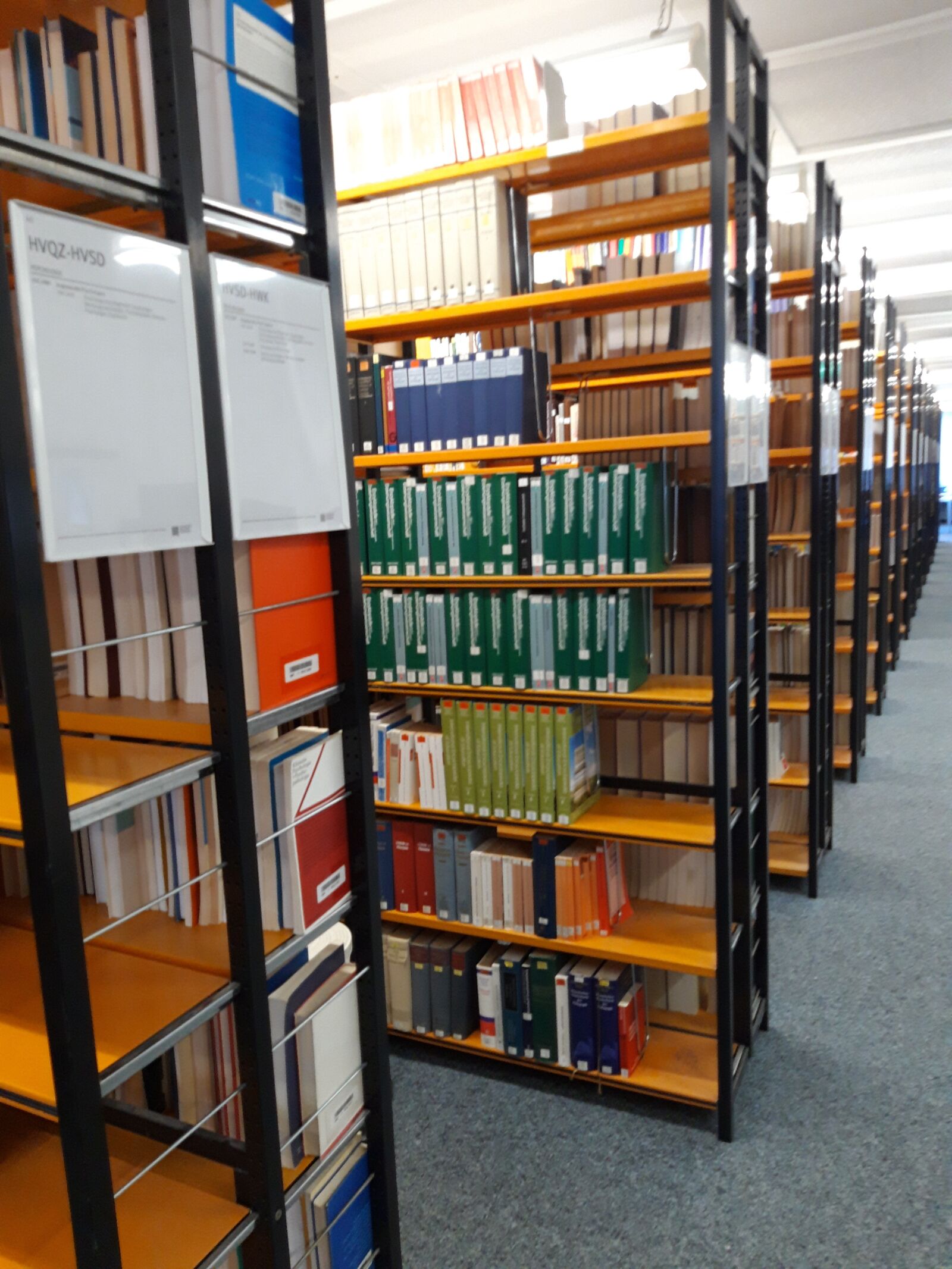 Samsung Galaxy A6 sample photo. Books, library, learn photography