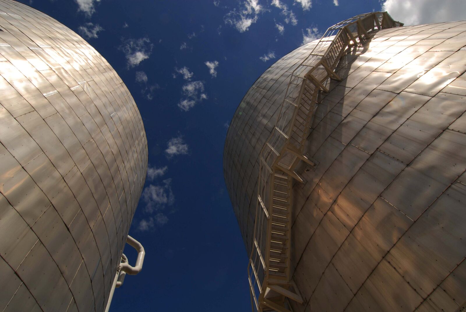 Nikon D200 sample photo. Industry, tank, stairs photography