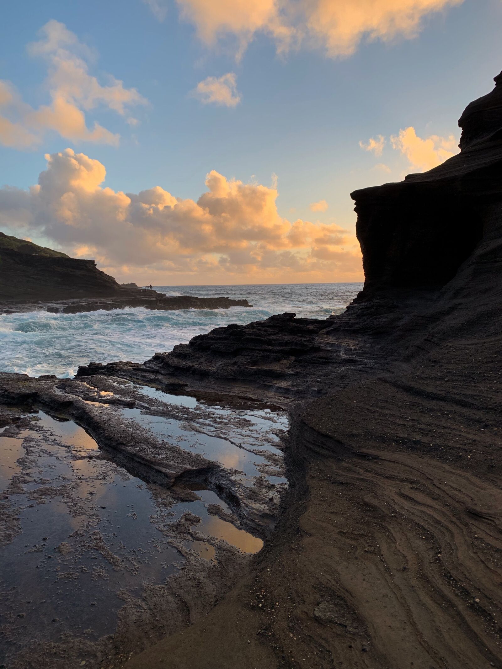 Apple iPhone XR sample photo. Rocks, ocean, morning photography