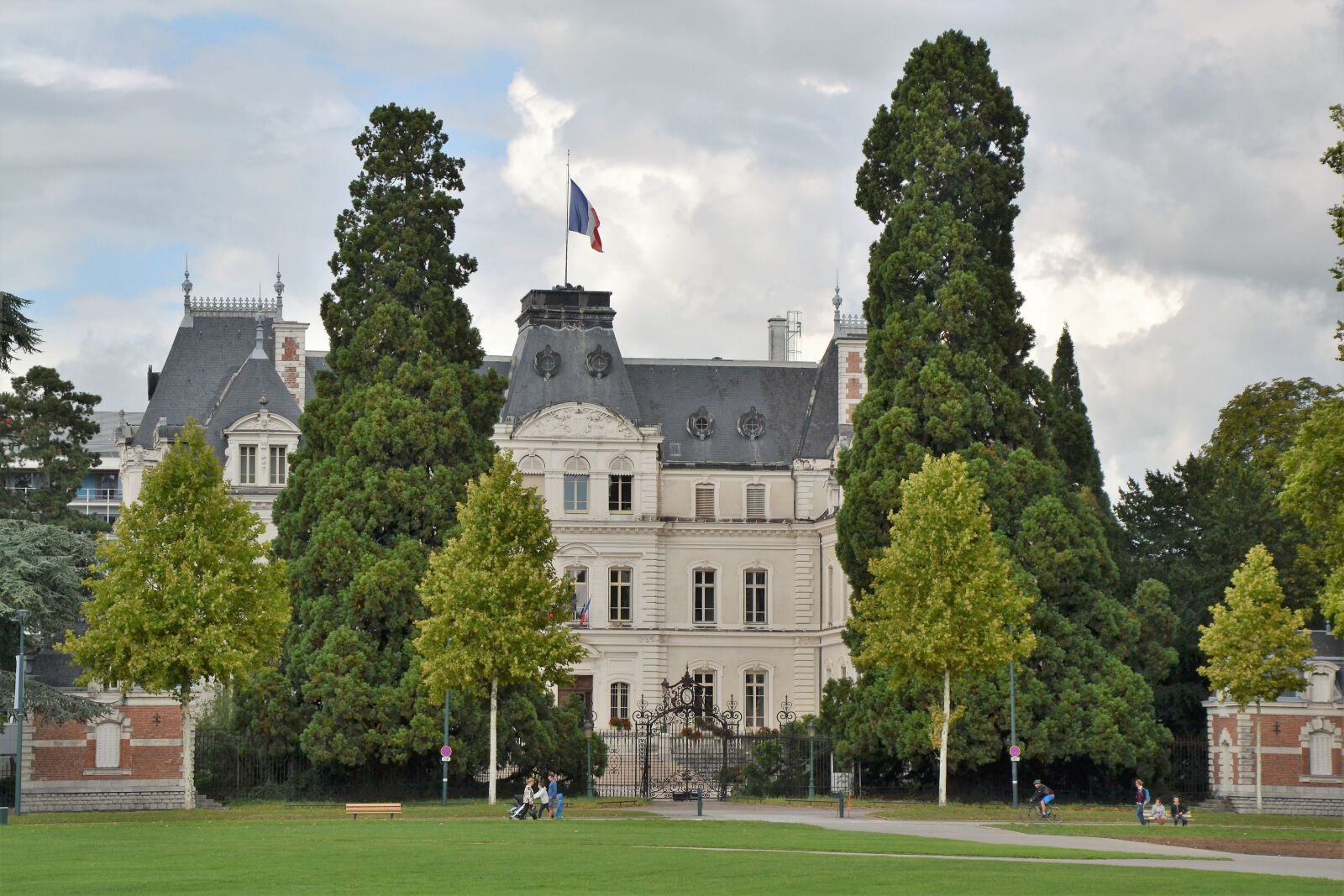 Nikon D3100 sample photo. Annecy, hotel, france photography