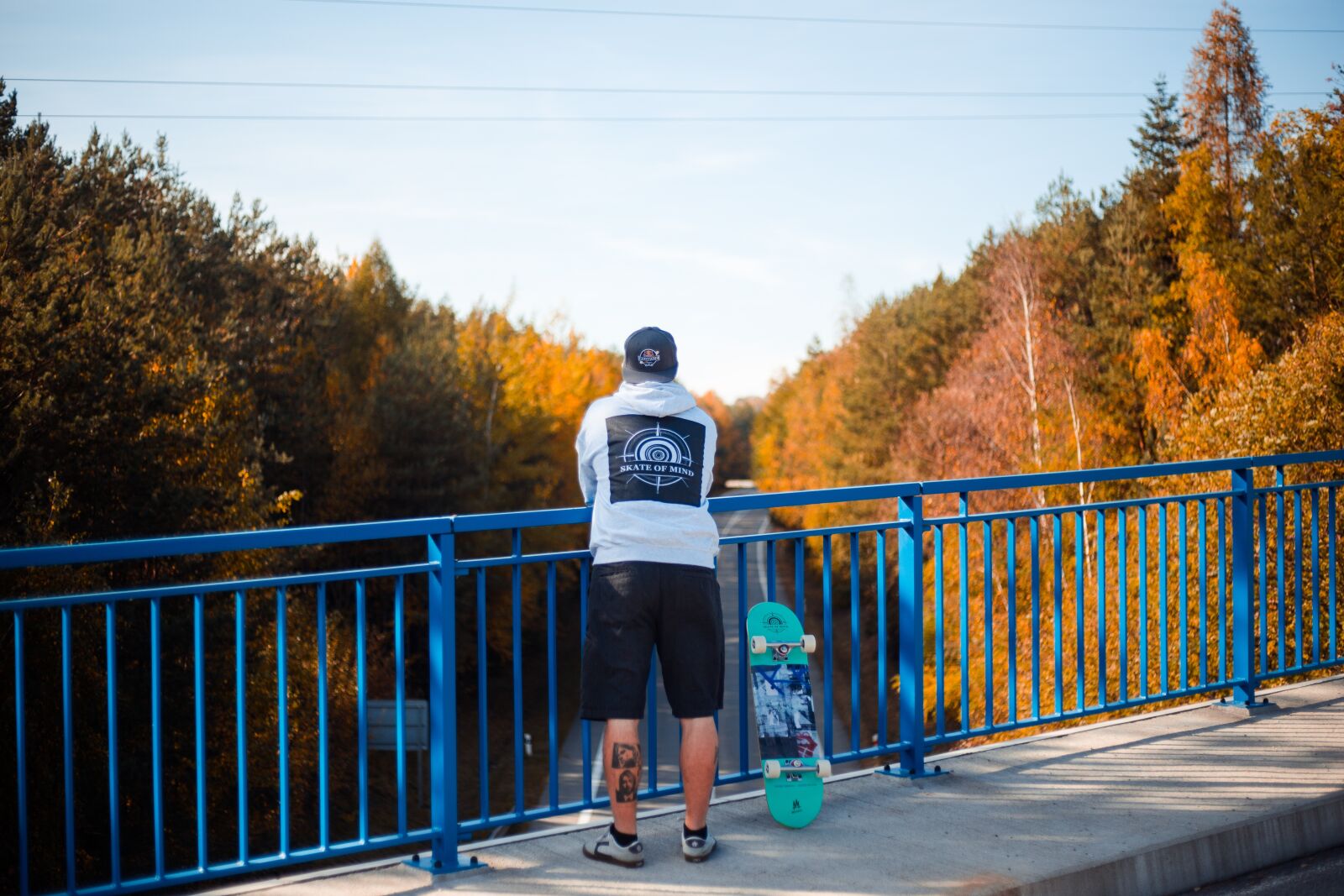 Canon EF 50mm F1.8 II sample photo. Skateboard, man, autumn photography