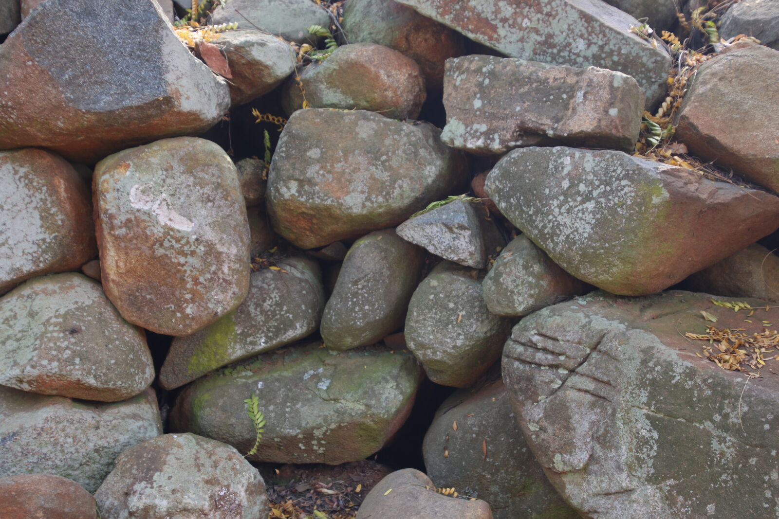 Canon EOS 7D Mark II sample photo. Boulders, build, outside, rocks photography