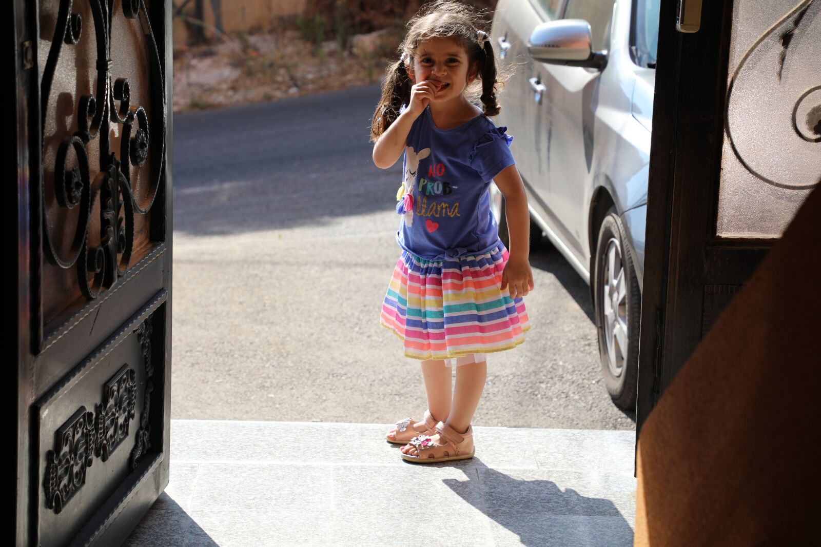 Canon EF 24-105mm F4L IS II USM sample photo. Girl, laughing, standing photography