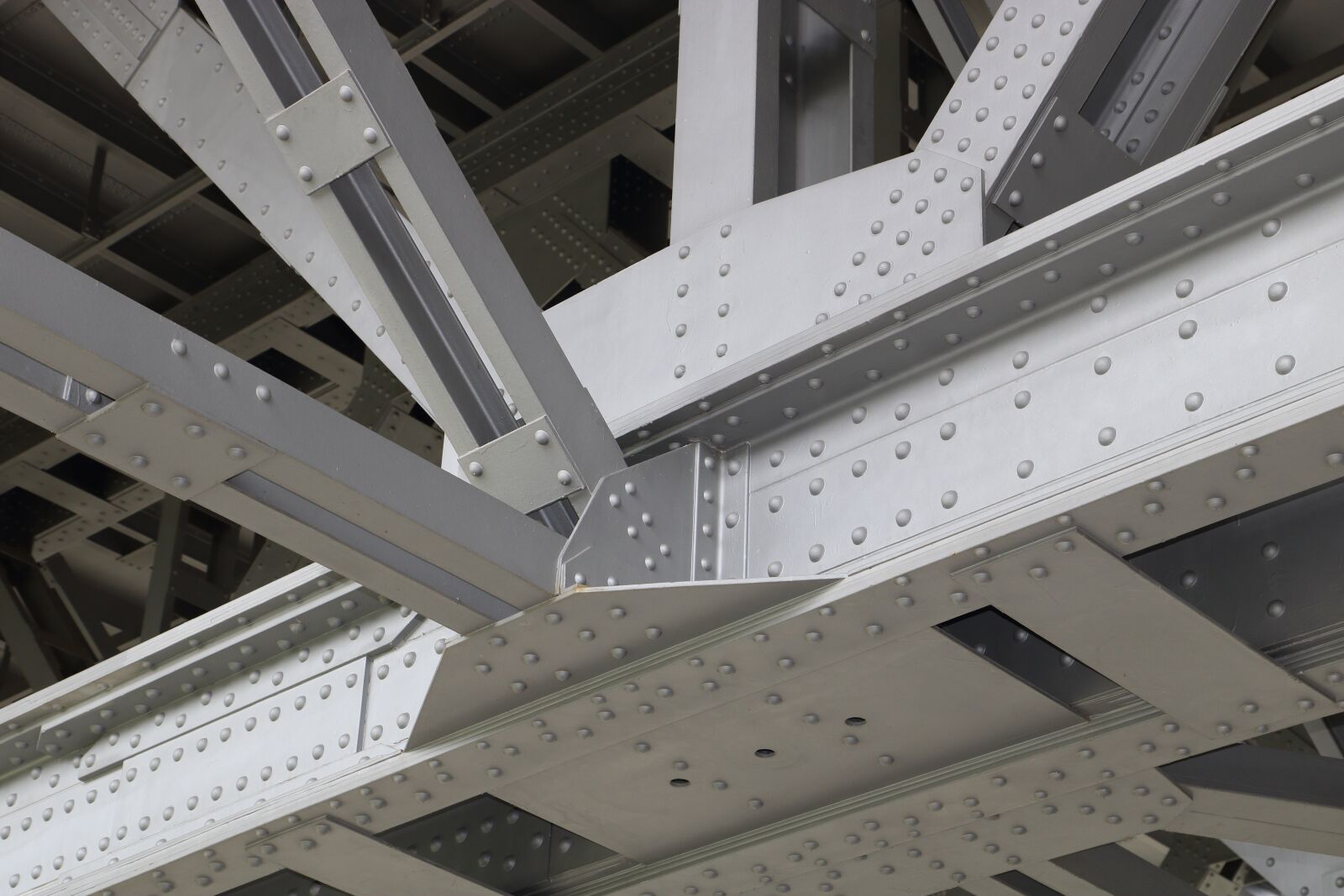 Canon EOS 750D (EOS Rebel T6i / EOS Kiss X8i) sample photo. Steel, construction, rivets photography