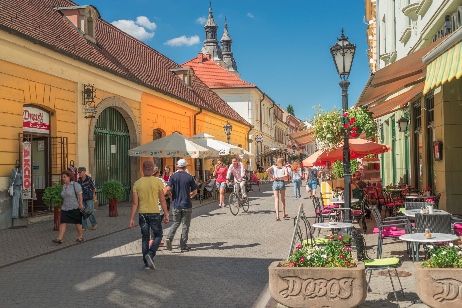 Sony a7 II + Sony FE 24-240mm F3.5-6.3 OSS sample photo. Eger, hungary, city photography