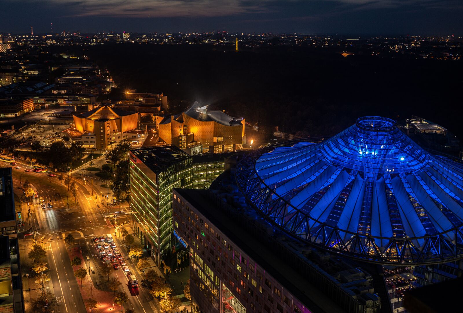 Sony a7 II + Sony FE 28-70mm F3.5-5.6 OSS sample photo. Berlin, night photograph, long photography